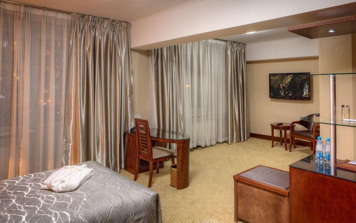 Voyage Hotel Almaty Eksteriør billede