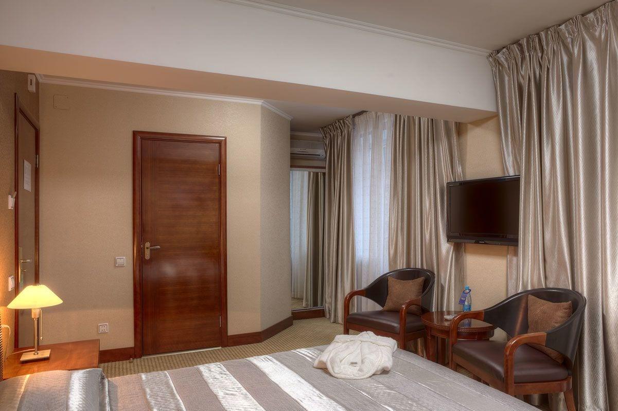 Voyage Hotel Almaty Eksteriør billede