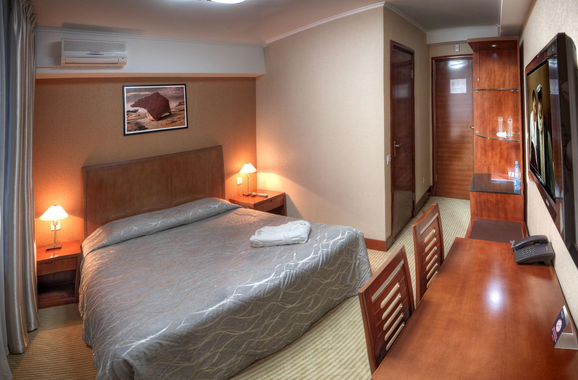 Voyage Hotel Almaty Eksteriør billede