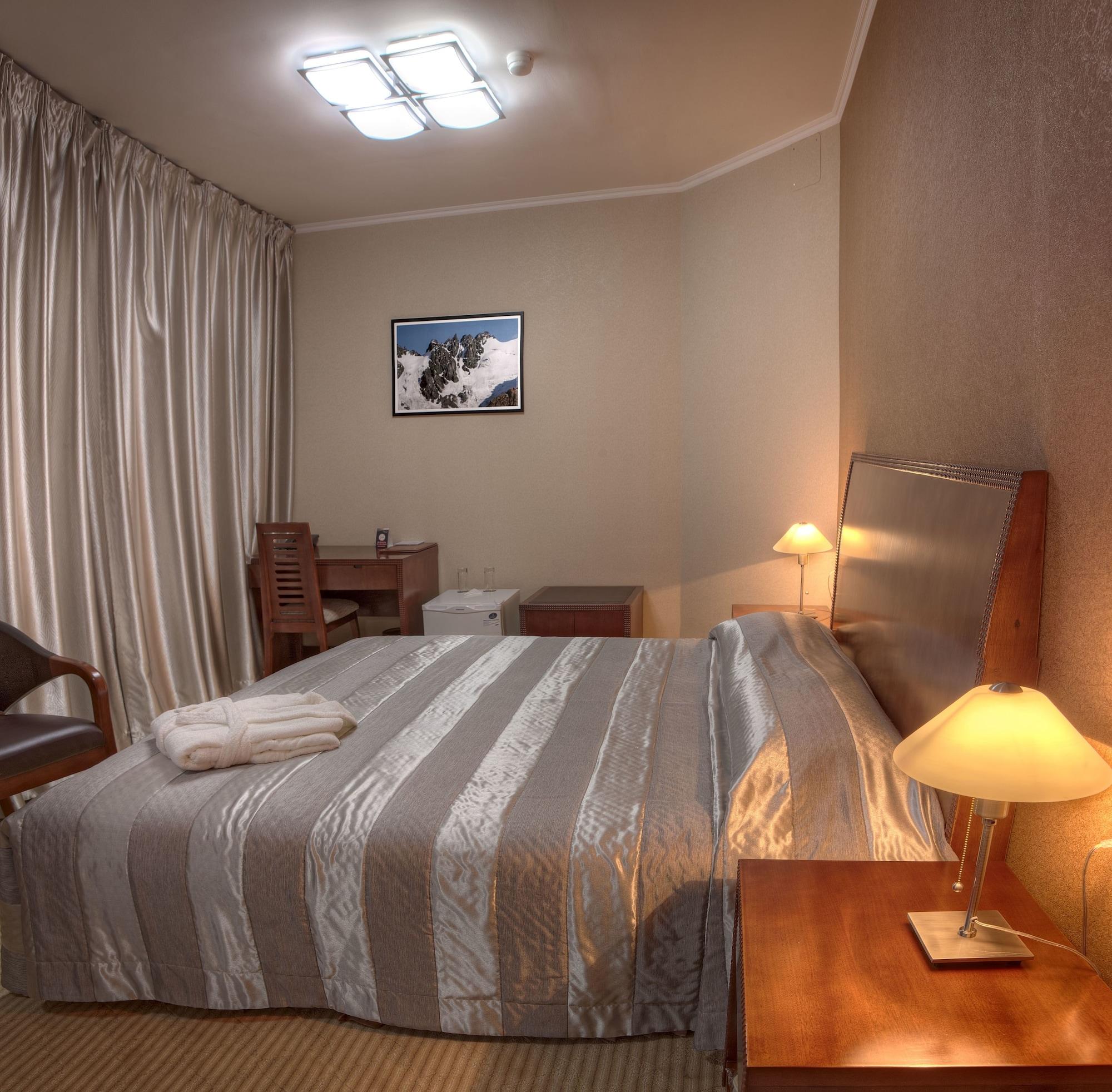 Voyage Hotel Almaty Værelse billede