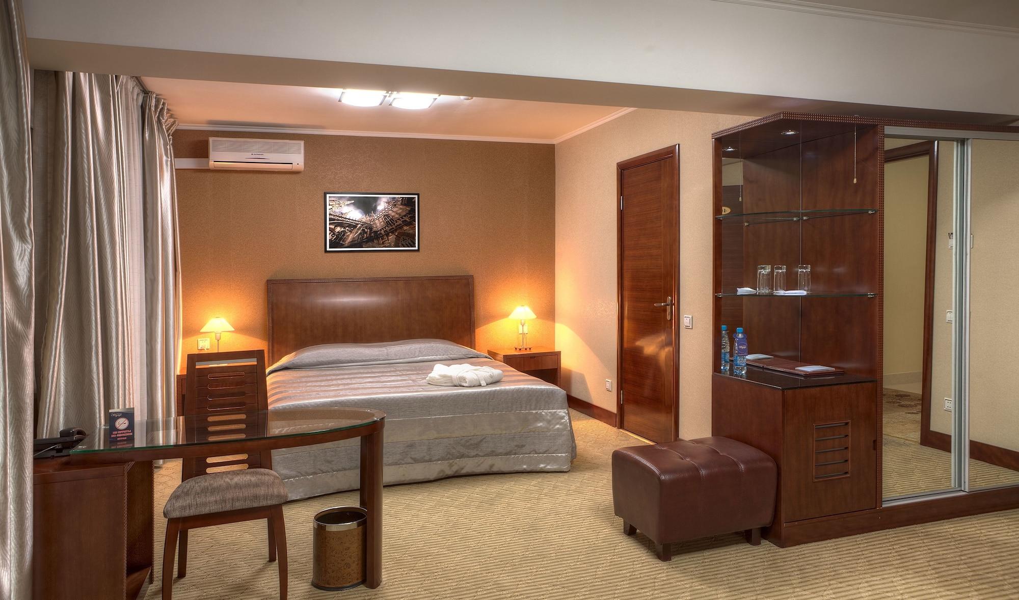 Voyage Hotel Almaty Eksteriør billede