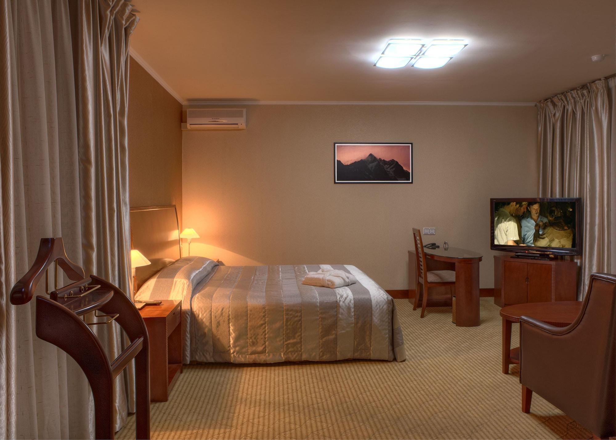 Voyage Hotel Almaty Værelse billede