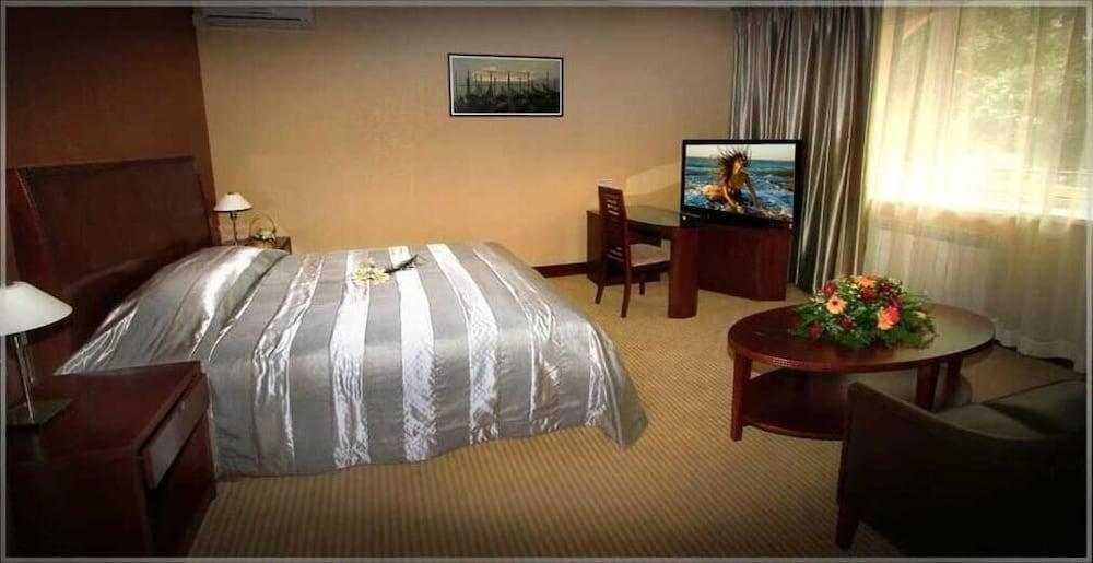 Voyage Hotel Almaty Eksteriør billede