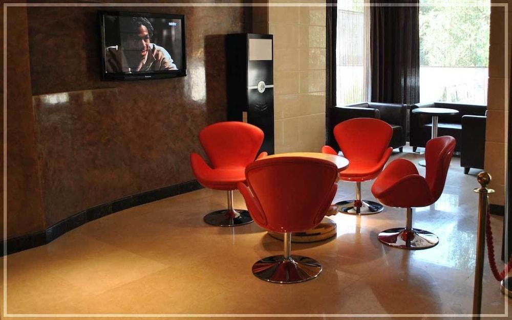 Voyage Hotel Almaty Værelse billede