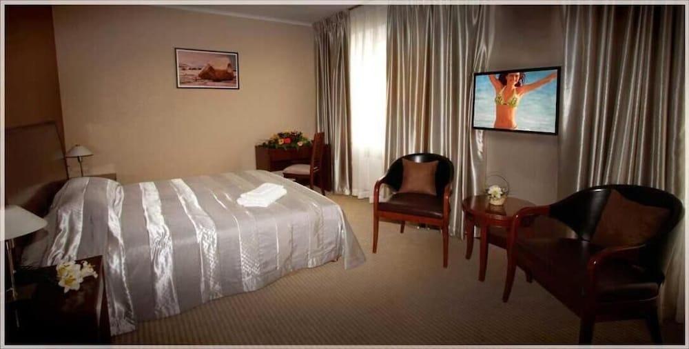 Voyage Hotel Almaty Eksteriør billede