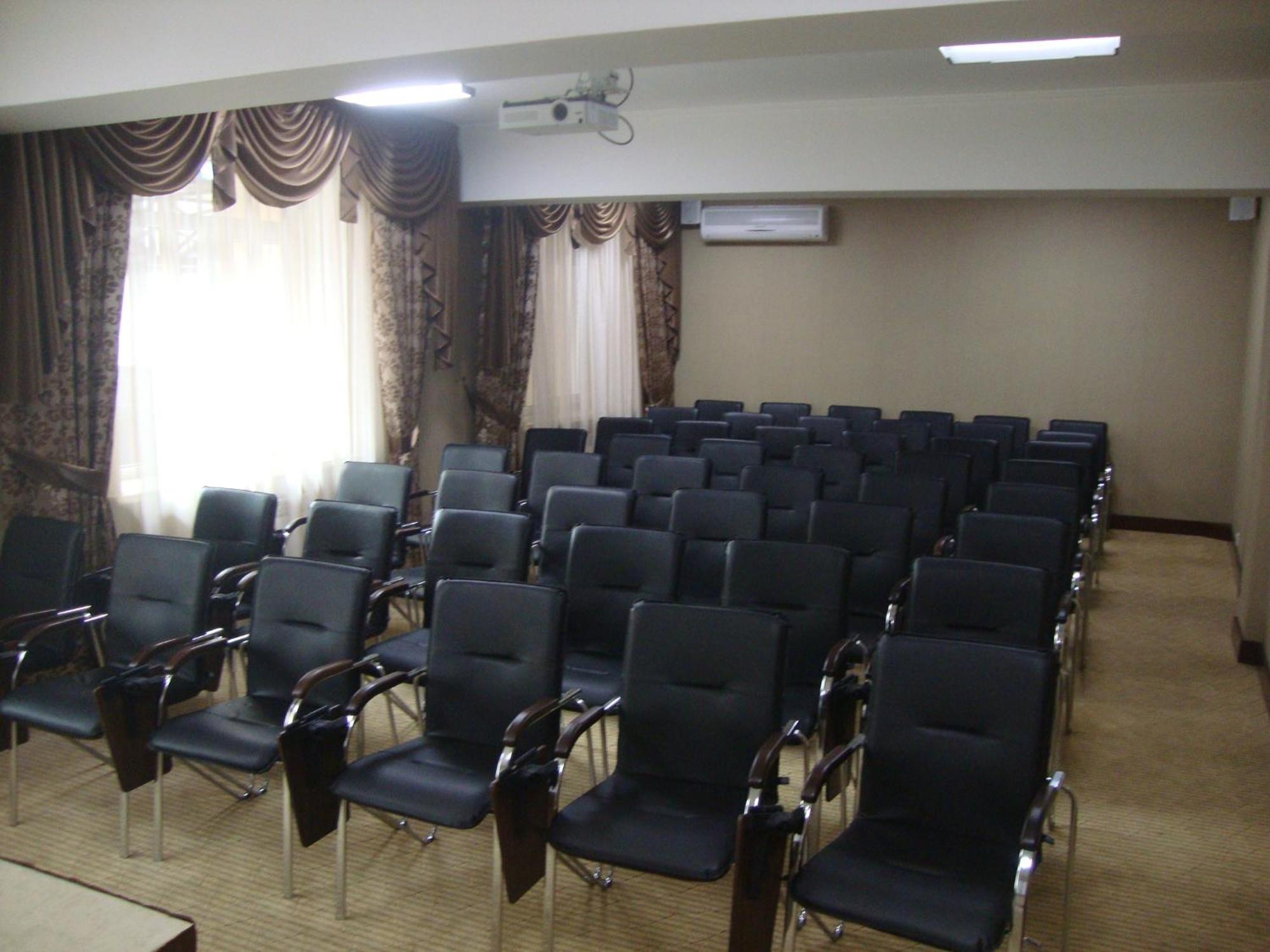 Voyage Hotel Almaty Eksteriør billede