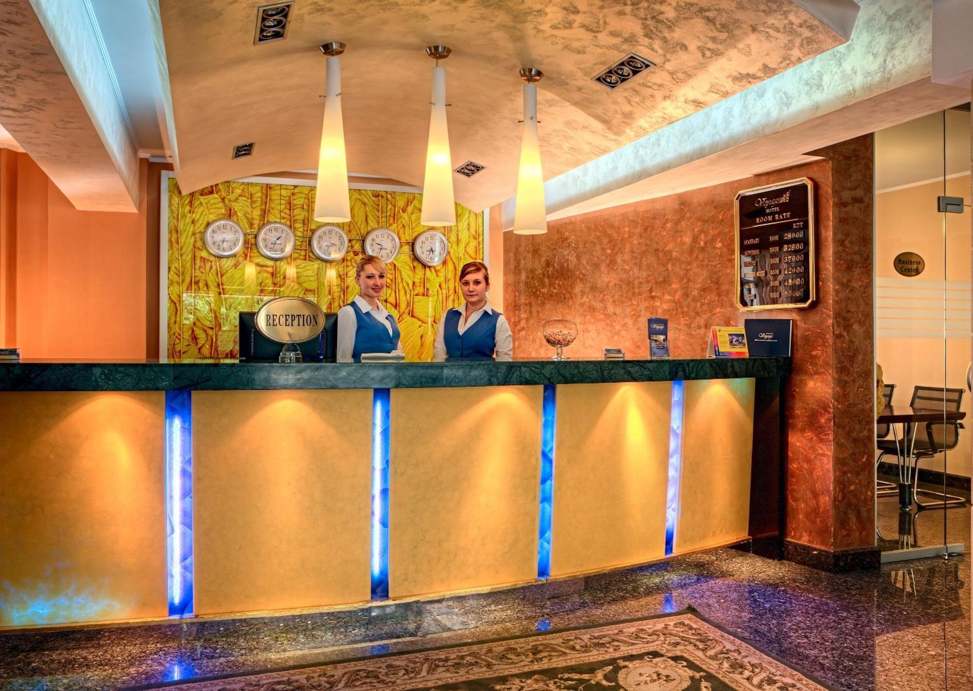 Voyage Hotel Almaty Eksteriør billede