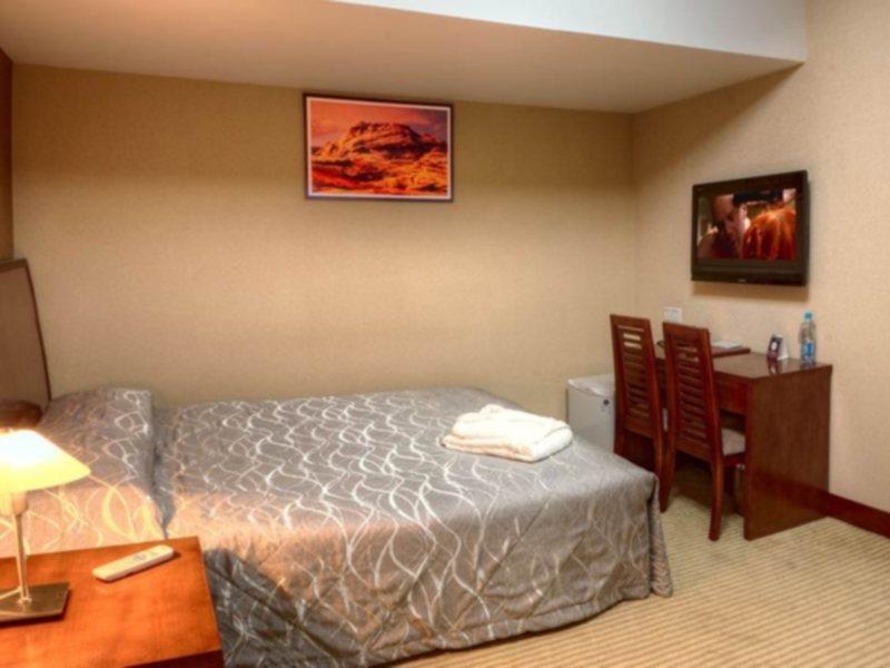 Voyage Hotel Almaty Eksteriør billede
