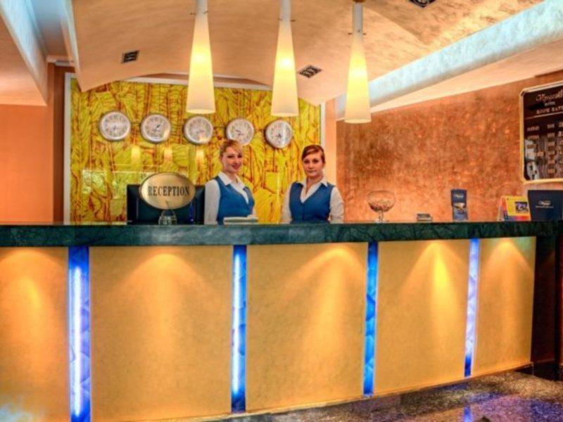 Voyage Hotel Almaty Eksteriør billede
