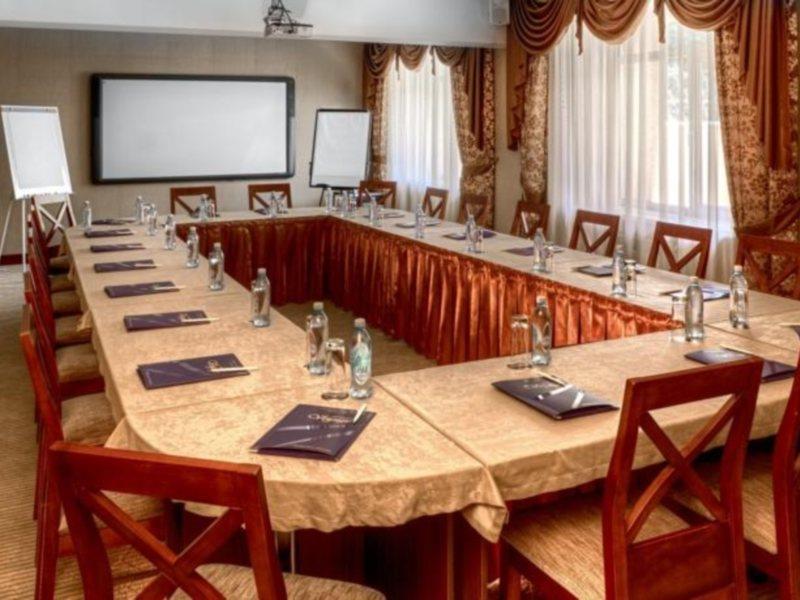 Voyage Hotel Almaty Eksteriør billede